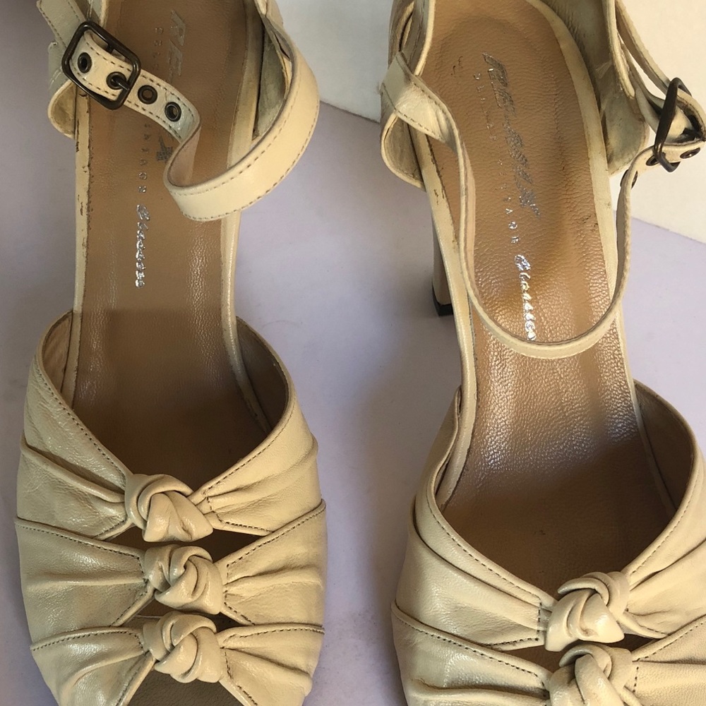 Re-mix beautiful Maryjane style pumps